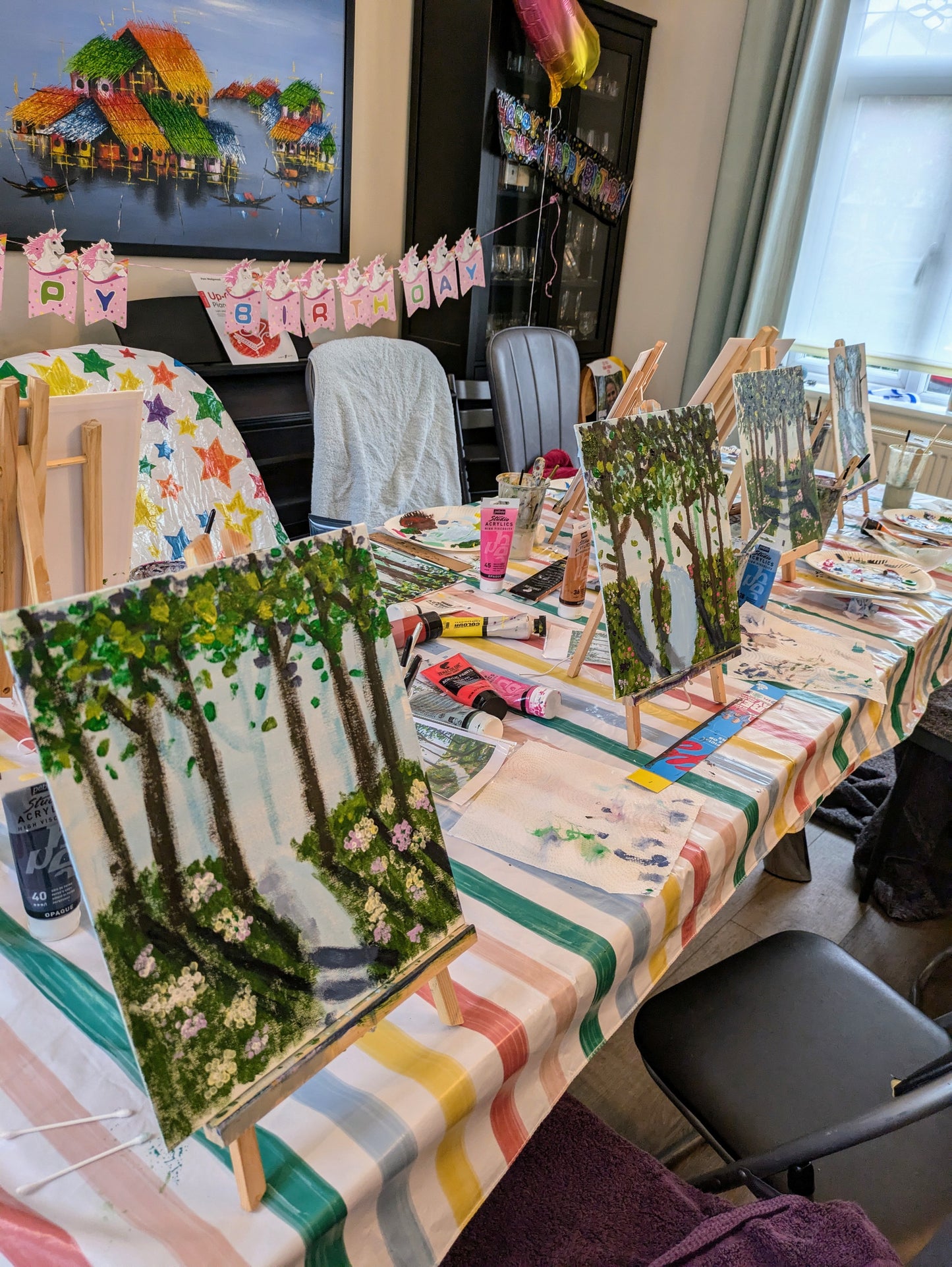 KIDS PAINTING PARTY - Celebrate with creativity and art!