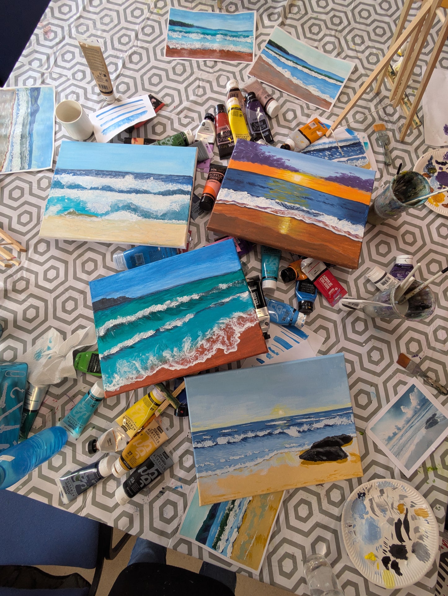 Weekly Acrylic Painting Classes, Hertfordshire - TUESDAY Morning Course - 7 week WINTER TERM #2 (Nov - Dec 25) - Datchworth Parish Church Hall, Hertfordshire