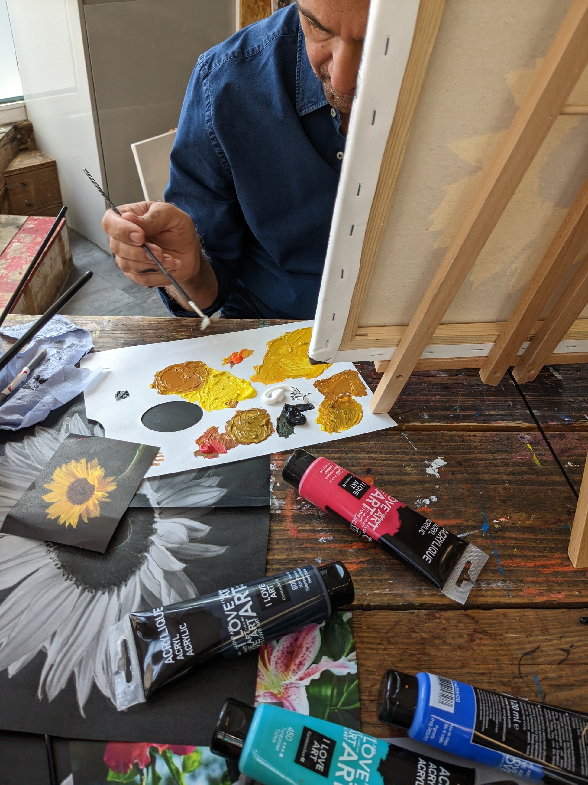 Colour mixing at Painting class workshops in London Judy Century Art