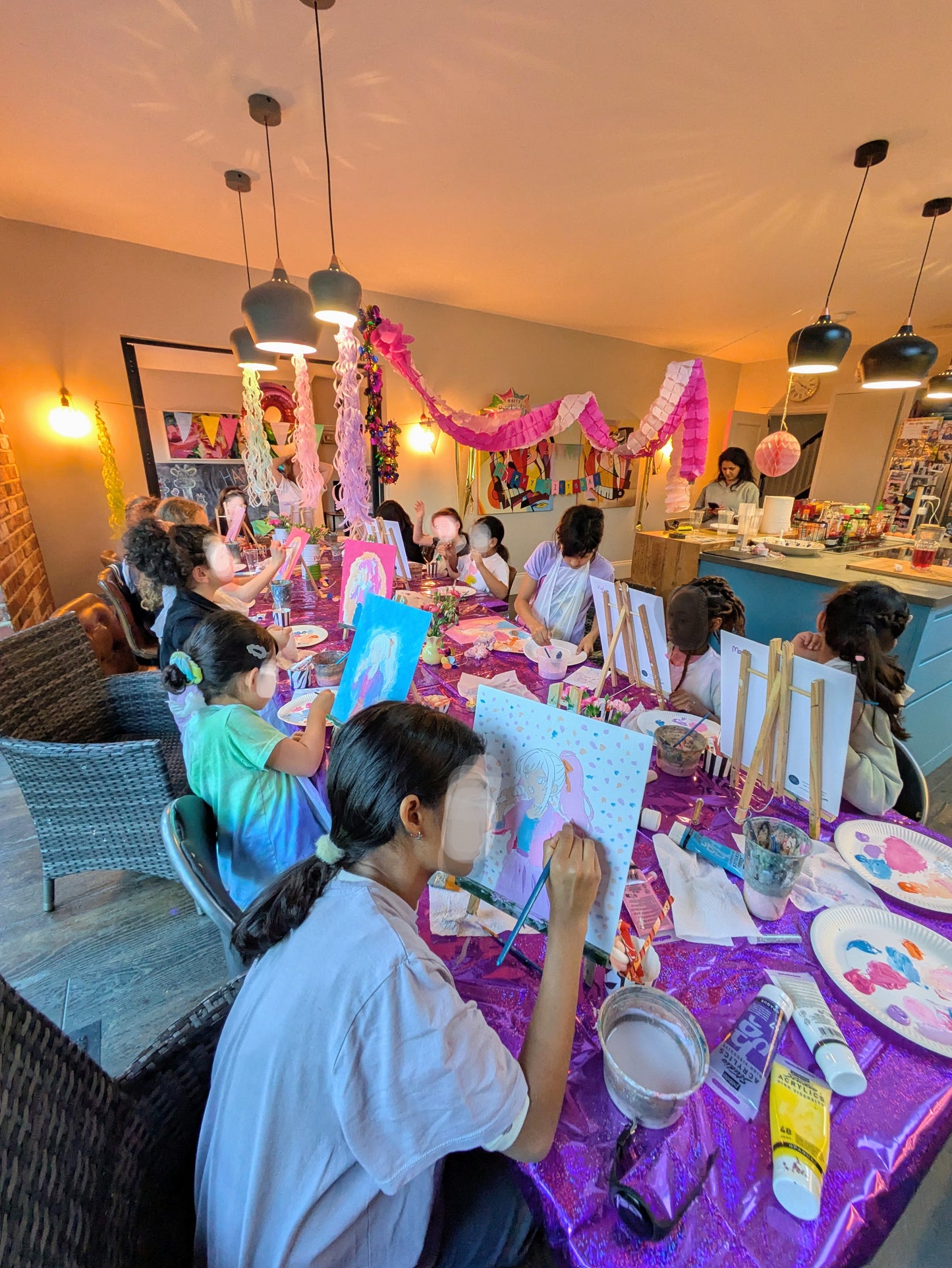 KIDS PAINTING PARTY - Celebrate with creativity and art!
