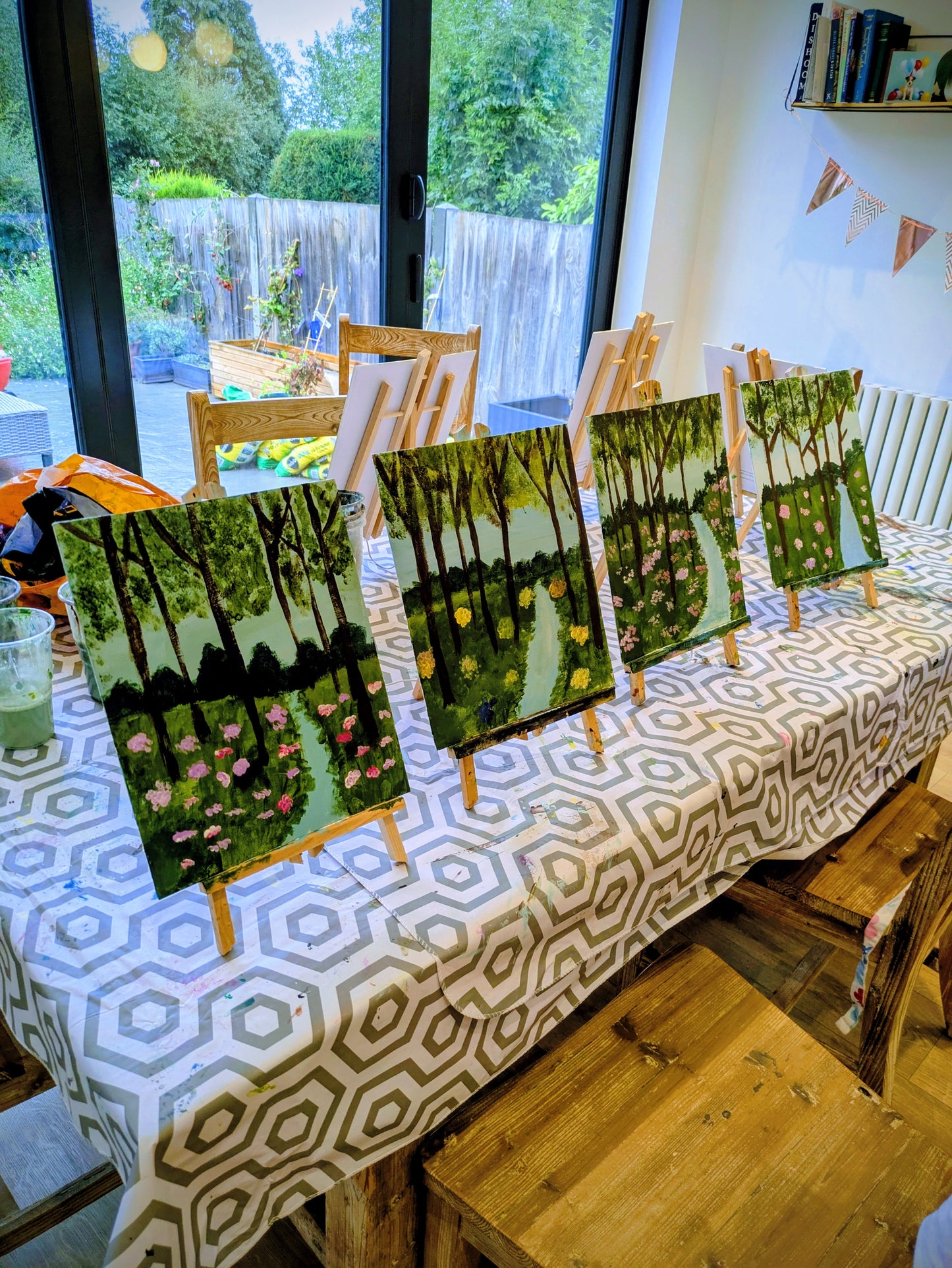 KIDS PAINTING PARTY - Celebrate with creativity and art!